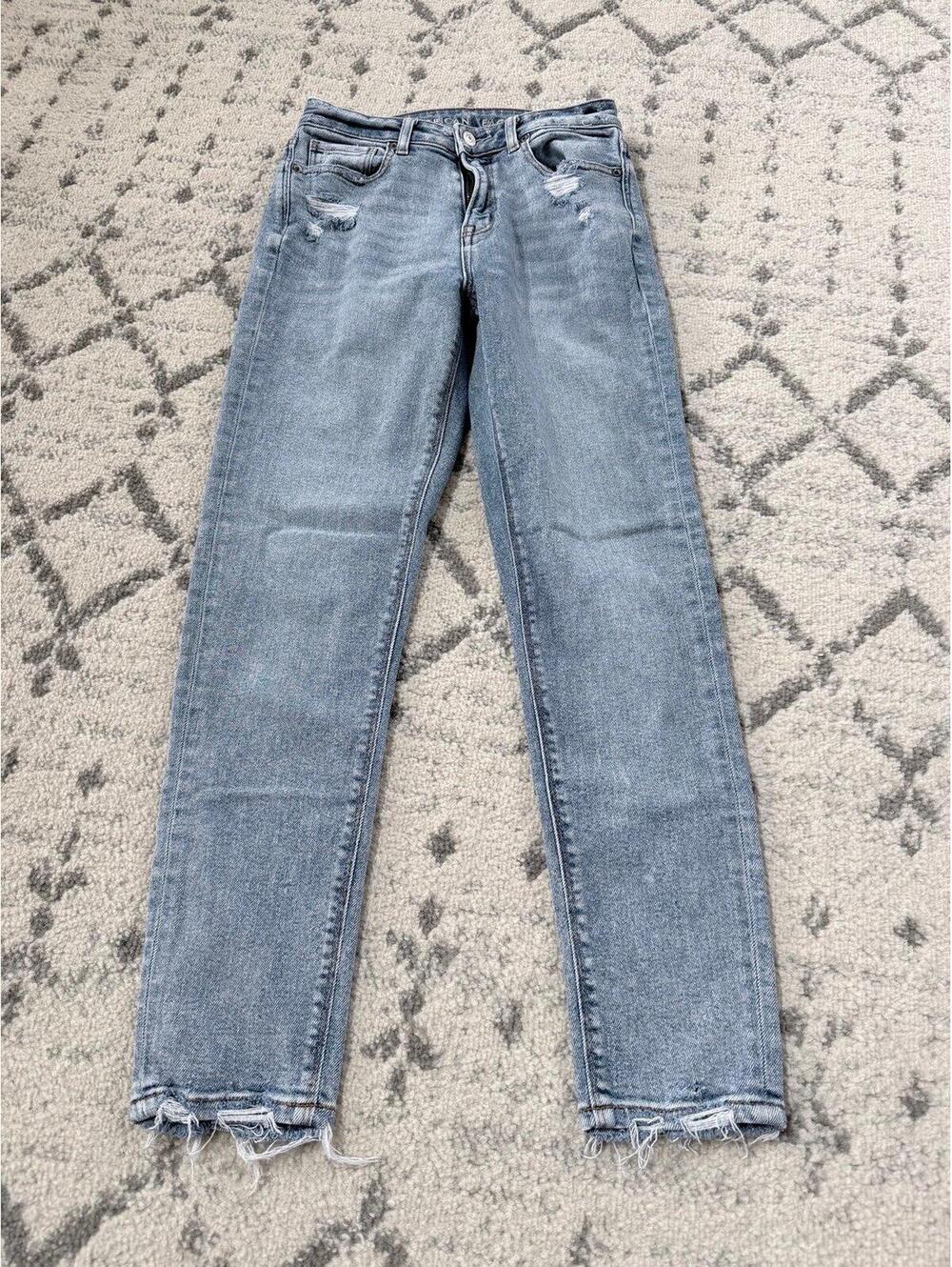 American Eagle Outfitters Mom Jeans